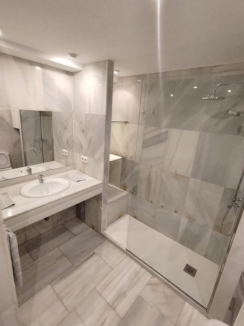 Hostel Latimoamericano Masculino مدريد المظهر الخارجي الصورة